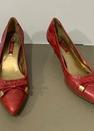 Брендовые женские туфельки на каблуках 36р.