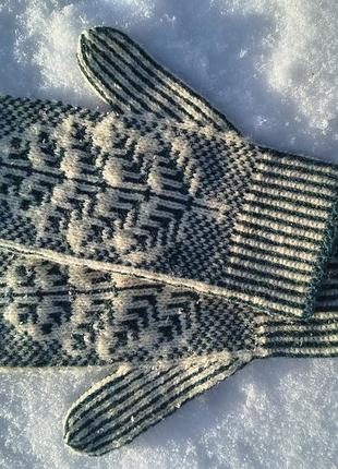 Жаккардовые варежки ручной работы. размер s.