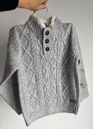 Свитер с горловиной