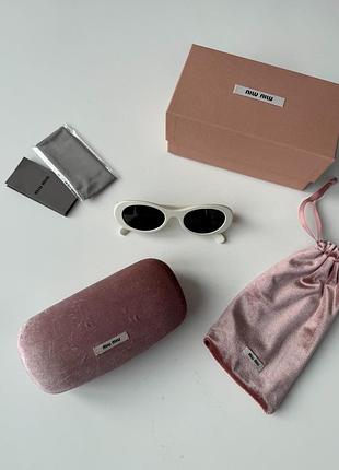 Сонцезахисні окуляри miu miu
