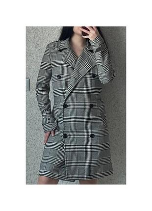 Стильное модное двубортное пальто в клетку