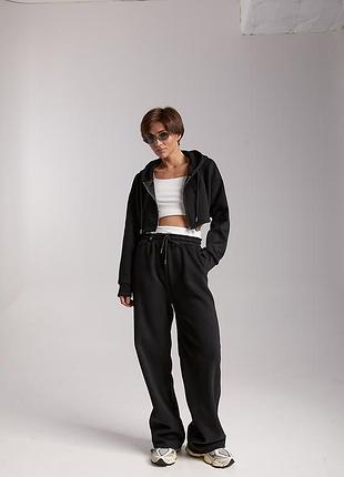 Спортивний костюм з коротким худі та прямими штанами