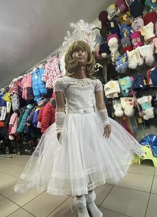 Пышное и нарядное платье со шлейфом 4-9 лет есть замеры