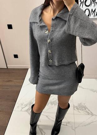 Теплий стильний жіночий костюм зі спідницею