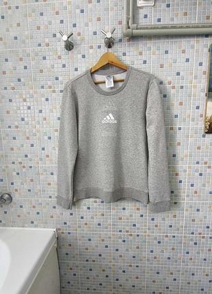 Свитшот adidas.