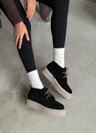 Черевики жіночі чорні замша / чорні черевики на підошві кольору капучино / демісезонні черевики з натуральної замші / замшеві черевики зима