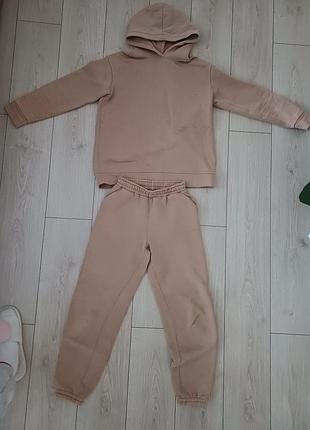 Спортивный женский костюм