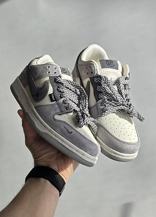 Nike sb dunk × kaws grey / cream