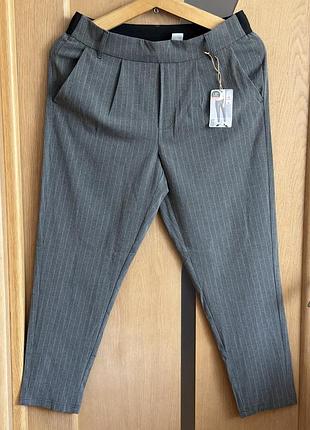 Стильні жіночі брюки від німецького бренду