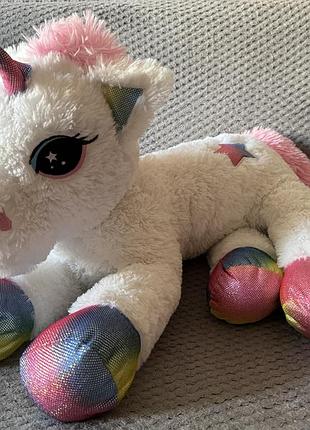 Дитячі іграшки. єдиноріг