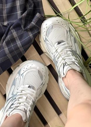 Жіночі кросівки