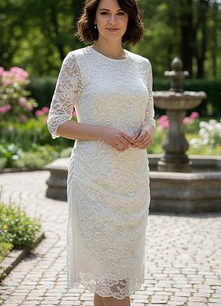 Гарне мереживне плаття кольору шампань / може бути як весільна сукня / випускна сукня / святкова