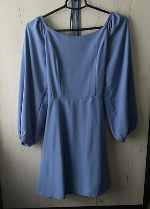 Сукня з відкритою спинкою