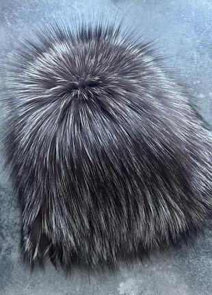 Стильна шапка з натурального хутра чорнобурки