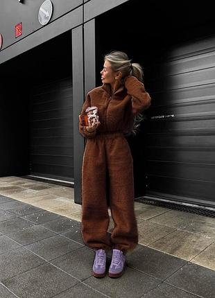 Женский теплый костюм из меха барашек спортивный оверсайз кофта на молнии брюки на фиксаторах