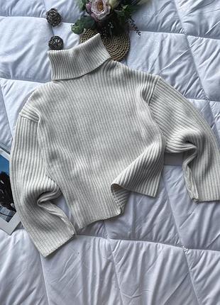 Светр в рубчик в складі шерсть молочний