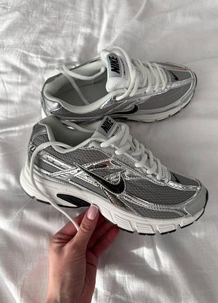 Nike initiator silver black 7