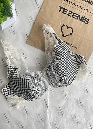 Бюстгальтер від італійського бренду intimissimi