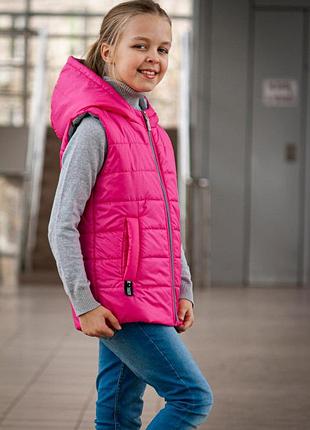 Модний подовжений жилет з яскравої плащівки 128/134, бежевий