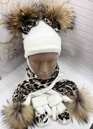 Шикарний головний набір для дівчинки з натуральними помпонами єнот (шапка, шарф, рукавиці) з тигровим принтом