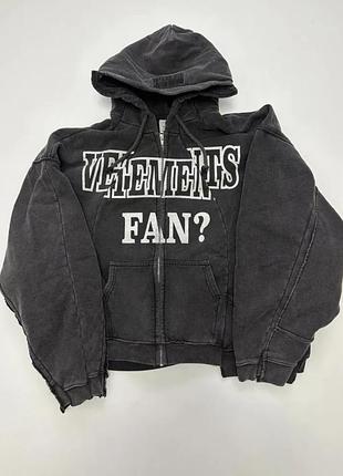 Зіпка vetements fan deconstructed.