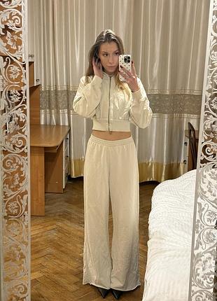 Спортивний жіночий костюм papaya молочного кольору розмір xs