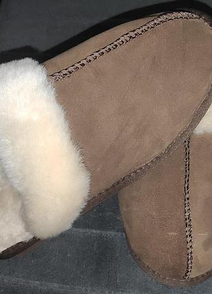 Натуральна замша та вовна.