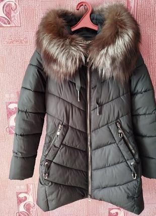 Жіноча зимова куртка  з натуральним хутром