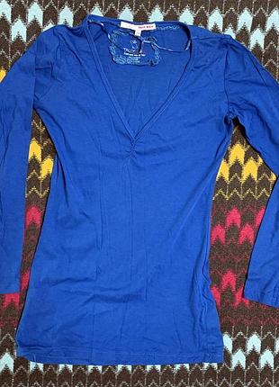 Девчачья футболка с v-вырезом и длинными рукавами