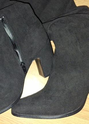 Высокие ботинки на каблуке