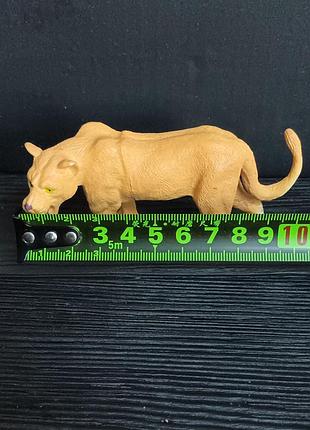 Львица фигурка дикого животного 3