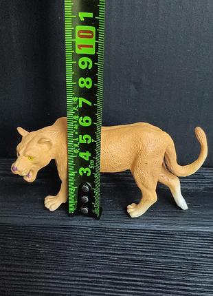 Львица фигурка дикого животного 2