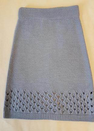В'язана спідничка  в чудовому стані,  нитка 83% акріл, 17% поліамід, пояс на резинці,  обхват 64-80талії см, обхват бедер 82см