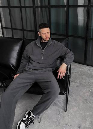 Мужской спортивный костюм