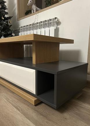 Сучасний журнальний столик