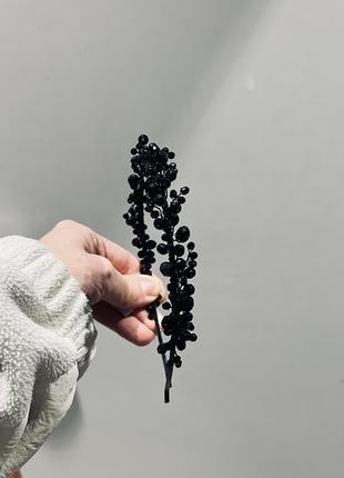 Чорний ободок у волосся