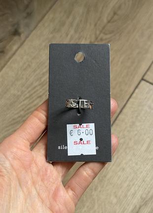 Гарне кільце urban outfitters sisters