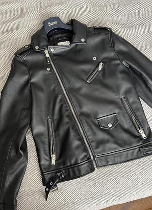 Куртка шкіряна bershka