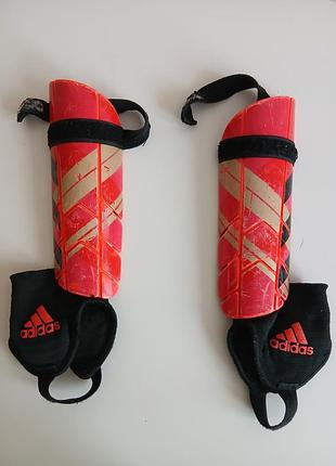 Футбольные щитки.adidas.размер s