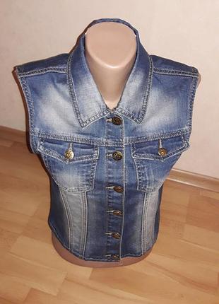 Джинсовая жилетка