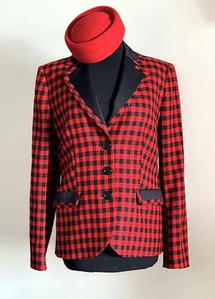 Люксовий жакет від love moschino