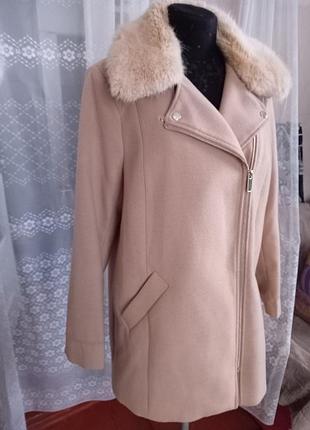 Жіноче пальто косоворітка фірми river island 14-16 розмір.
