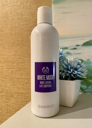 🇬🇧 парфумованмй зволожуючий лосьйон для тіла the body shop white musk 250 мл