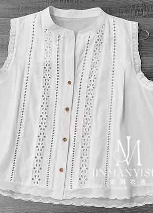 Легкий бавовняний топ у стилі бохо з вишивкою та перфорацією.