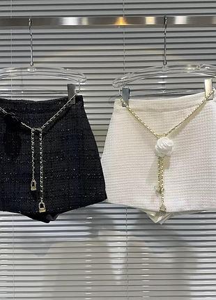 Юбка з трояндою, є підкладка з шортиками