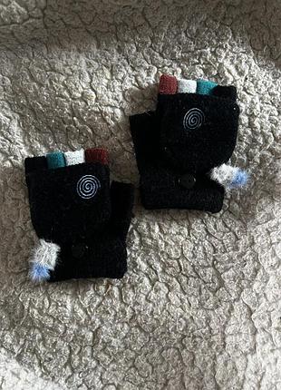 Рукавички на малюка