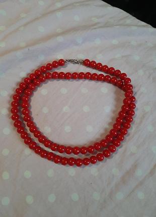 Красное ожерелье из стекла 80 см.