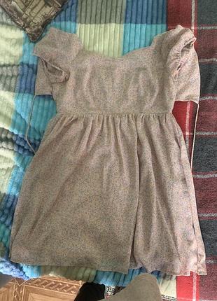 Сукня з відкритою спиною