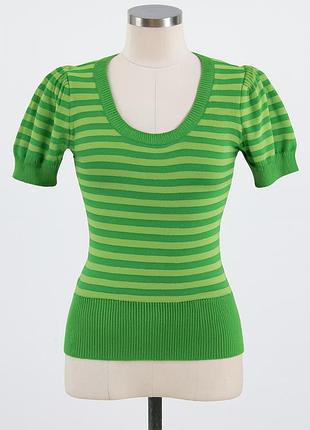 Жіночий трикотажний топ в смужку, з пишними рукавами.