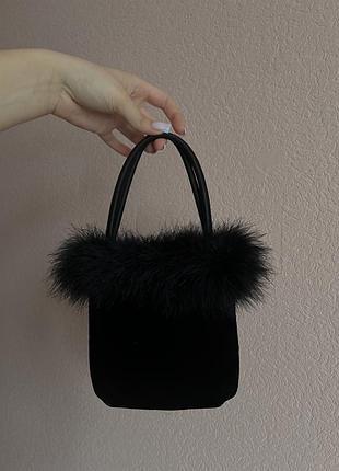 Чорна сумка з пухом